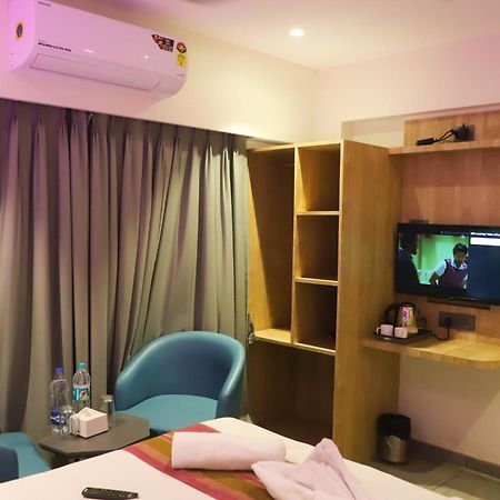 Hotel Aura Inn Airoli ,Digha ナビムンバイ エクステリア 写真