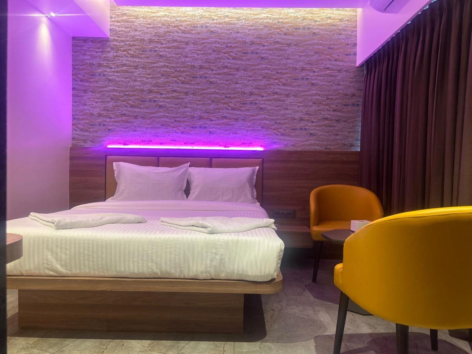 Hotel Aura Inn Airoli ,Digha ナビムンバイ エクステリア 写真