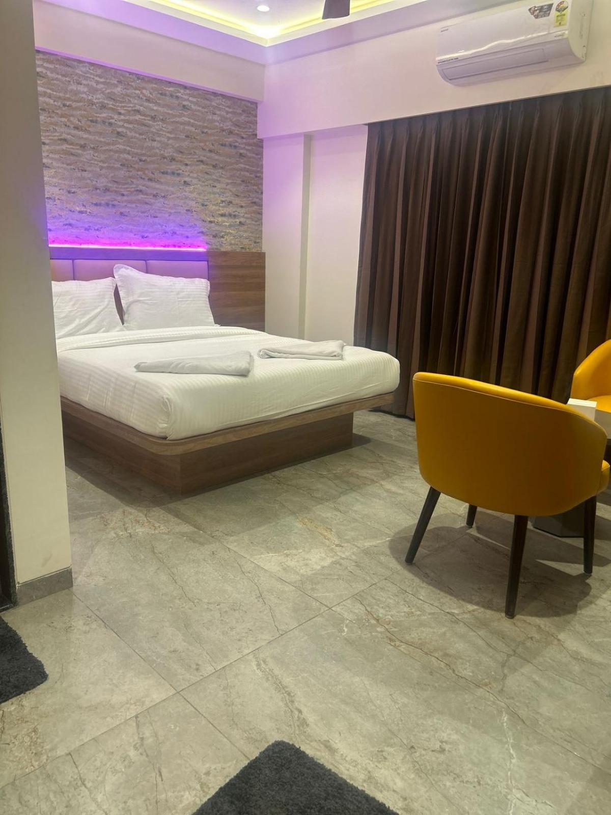 Hotel Aura Inn Airoli ,Digha ナビムンバイ エクステリア 写真