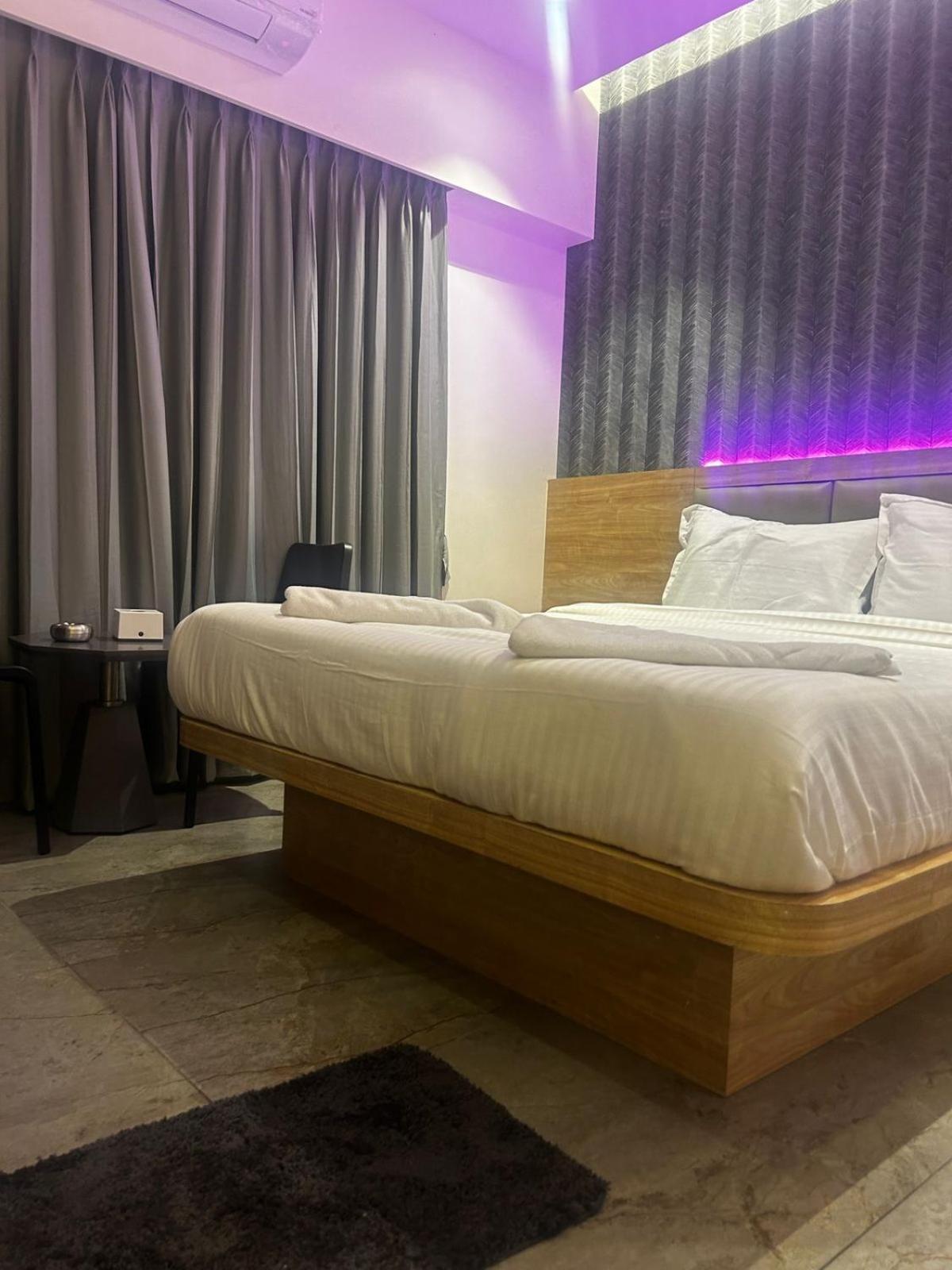 Hotel Aura Inn Airoli ,Digha ナビムンバイ エクステリア 写真