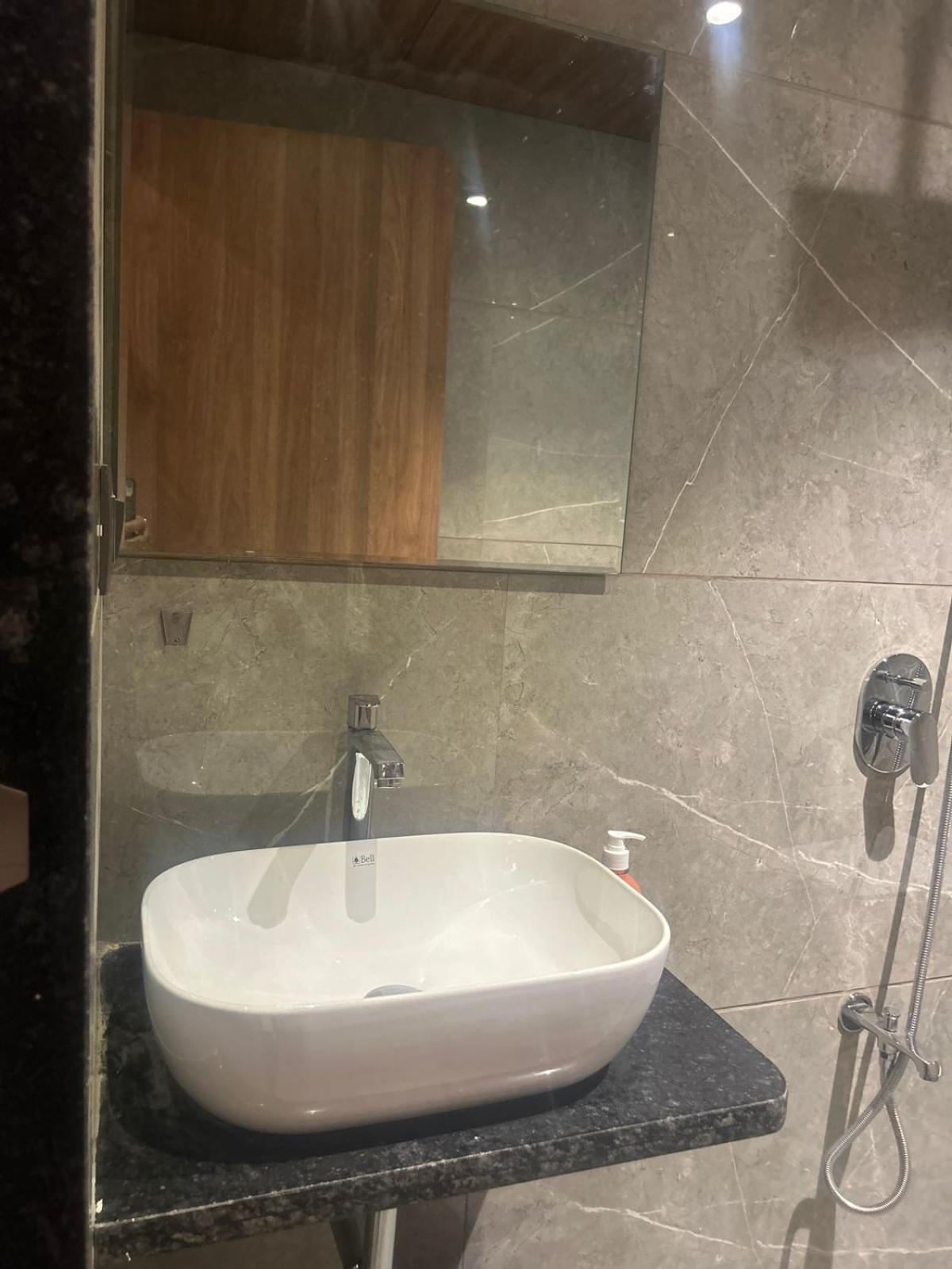 Hotel Aura Inn Airoli ,Digha ナビムンバイ エクステリア 写真
