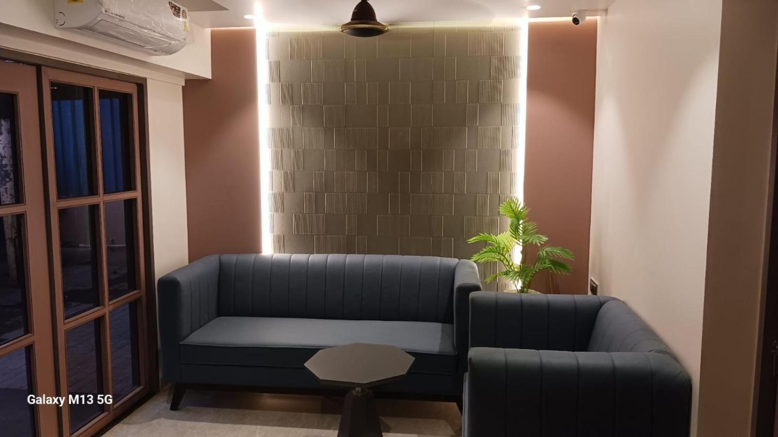 Hotel Aura Inn Airoli ,Digha ナビムンバイ エクステリア 写真