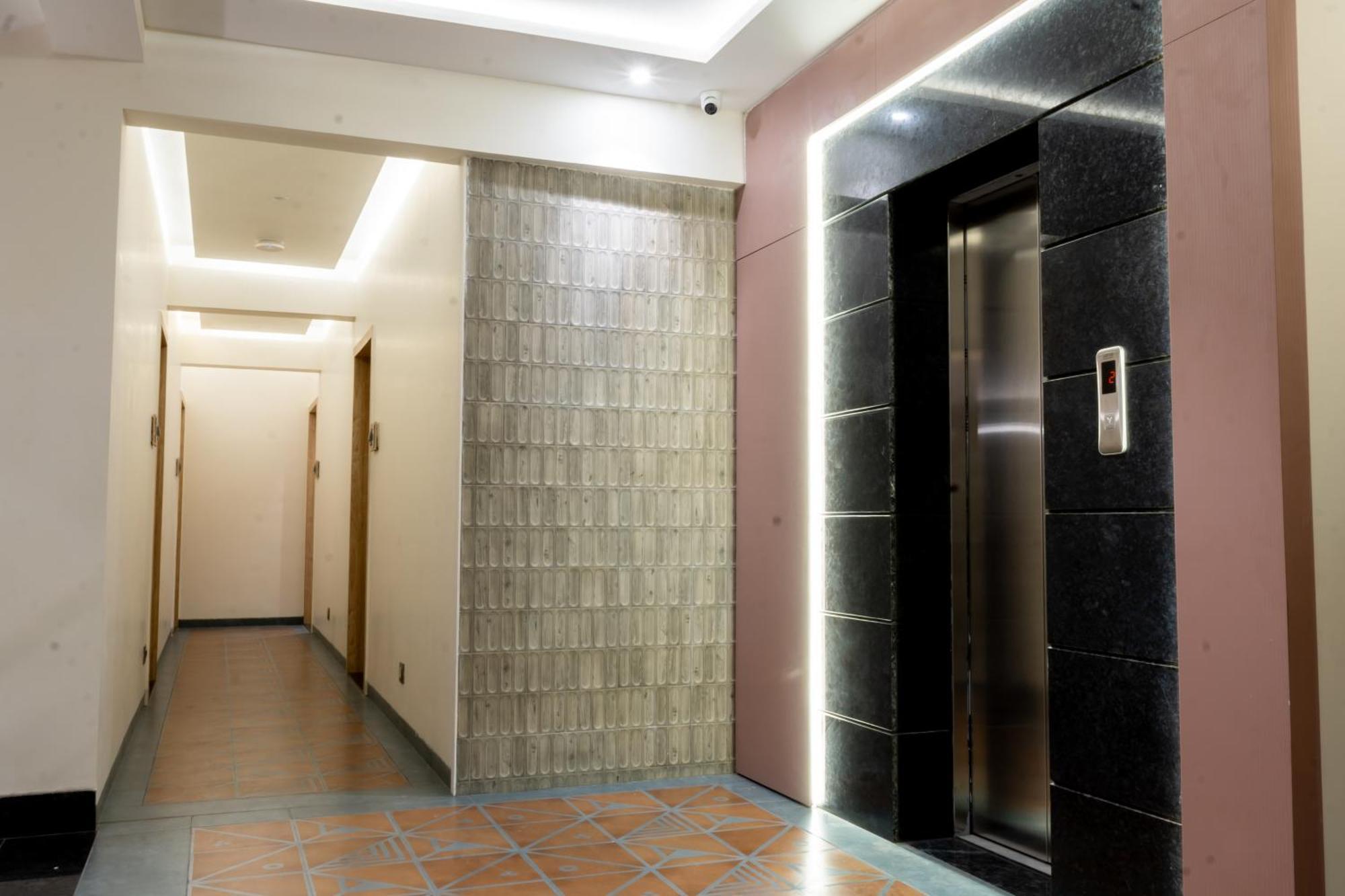 Hotel Aura Inn Airoli ,Digha ナビムンバイ エクステリア 写真