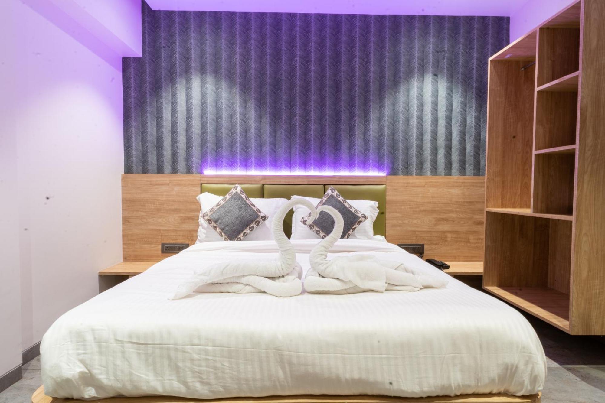 Hotel Aura Inn Airoli ,Digha ナビムンバイ エクステリア 写真
