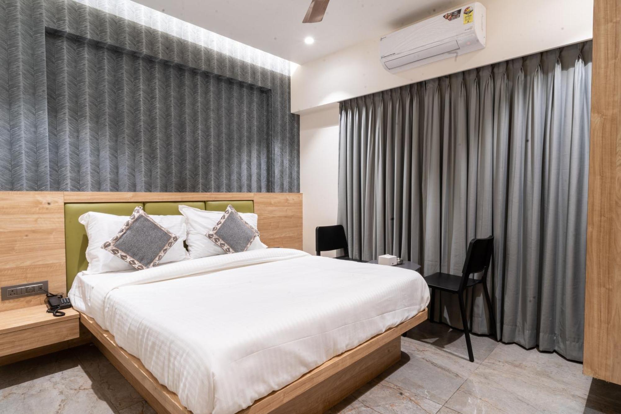 Hotel Aura Inn Airoli ,Digha ナビムンバイ エクステリア 写真