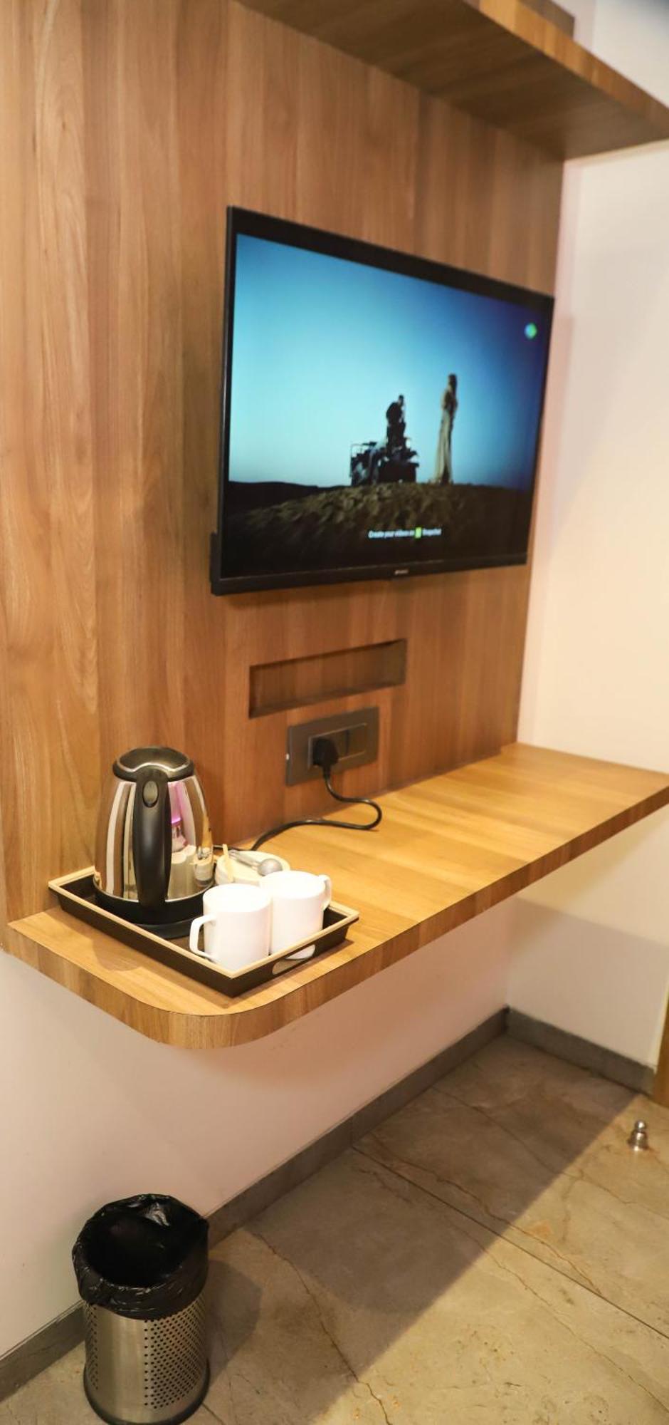 Hotel Aura Inn Airoli ,Digha ナビムンバイ エクステリア 写真