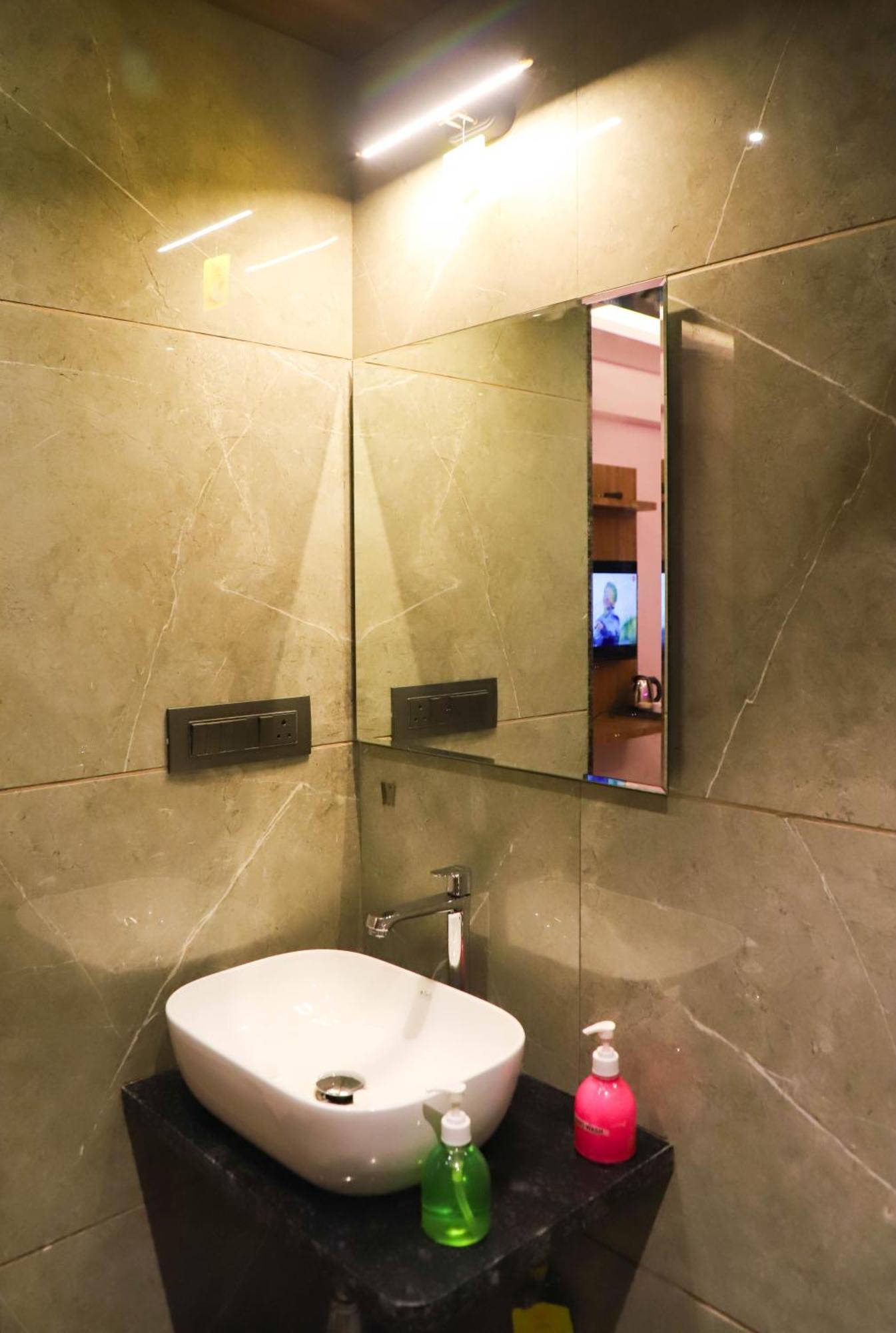 Hotel Aura Inn Airoli ,Digha ナビムンバイ エクステリア 写真