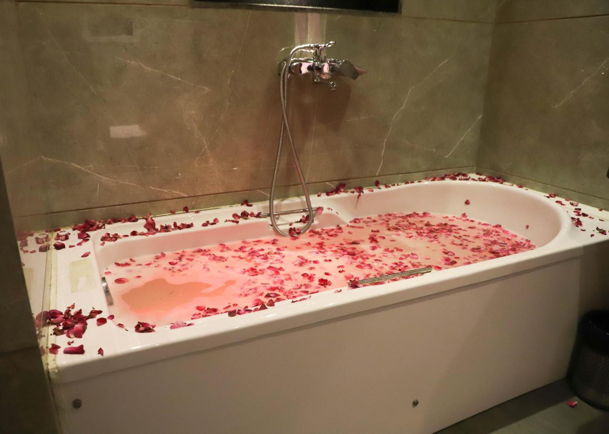 Hotel Aura Inn Airoli ,Digha ナビムンバイ エクステリア 写真