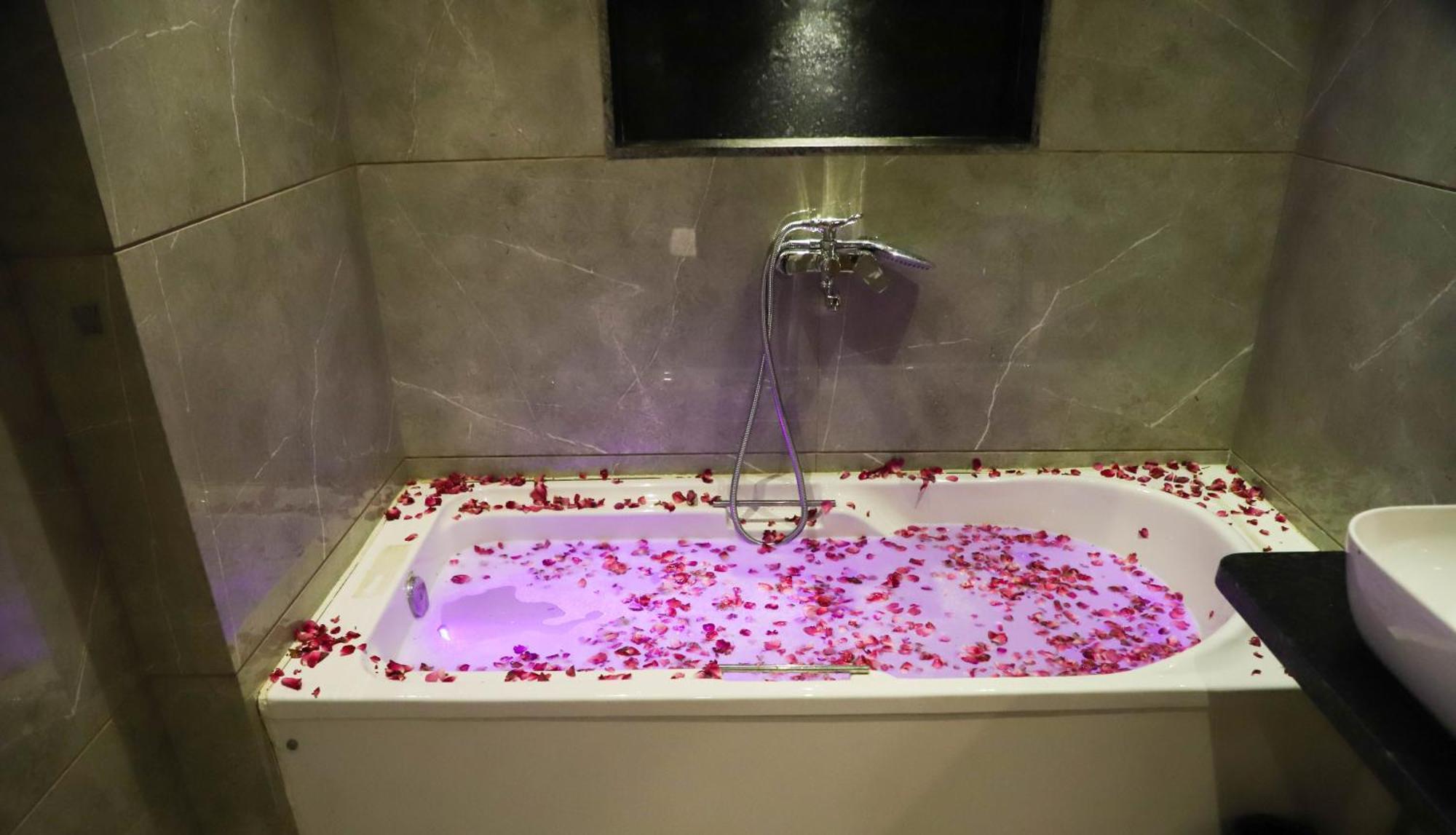 Hotel Aura Inn Airoli ,Digha ナビムンバイ エクステリア 写真