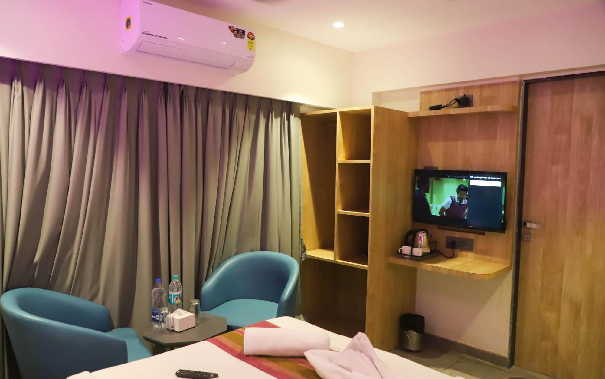 Hotel Aura Inn Airoli ,Digha ナビムンバイ エクステリア 写真