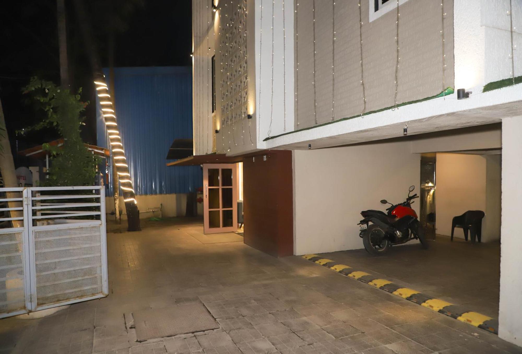 Hotel Aura Inn Airoli ,Digha ナビムンバイ エクステリア 写真