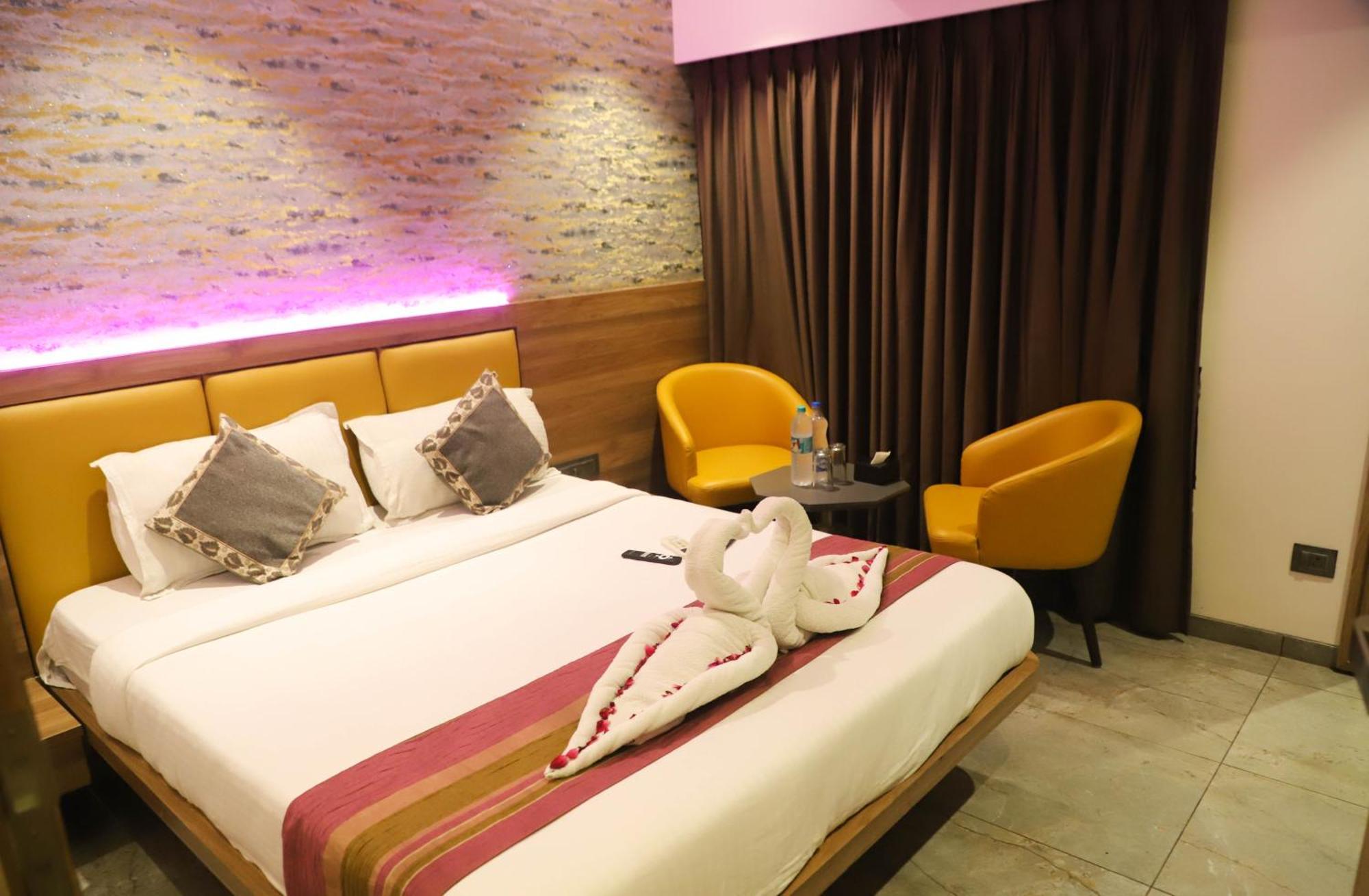Hotel Aura Inn Airoli ,Digha ナビムンバイ エクステリア 写真